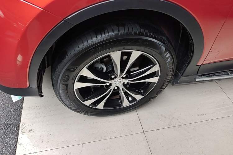 Used Toyota RAV4 2013 2.5L Automatic 4x4 Luxury Edition Left Front Wheel Hub