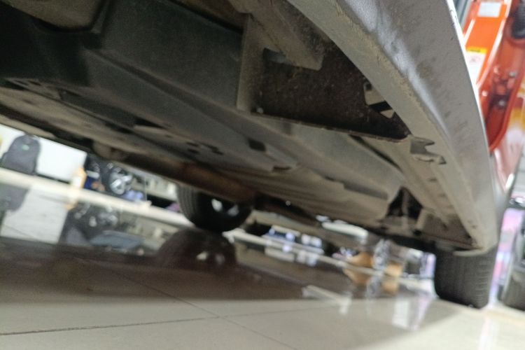 Used Toyota RAV4 2013 2.5L Automatic 4x4 Prestige Edition Left Side Sill