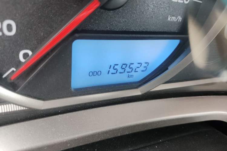 Used Toyota RAV4 2013 2.5L Automatic 4x4 Elite Edition Odometer Close Up