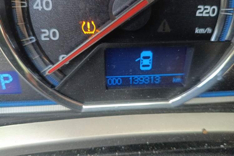 Used Toyota RAV4 2013 2.5L Automatic 4x4 Prestige Edition Odometer Close Up
