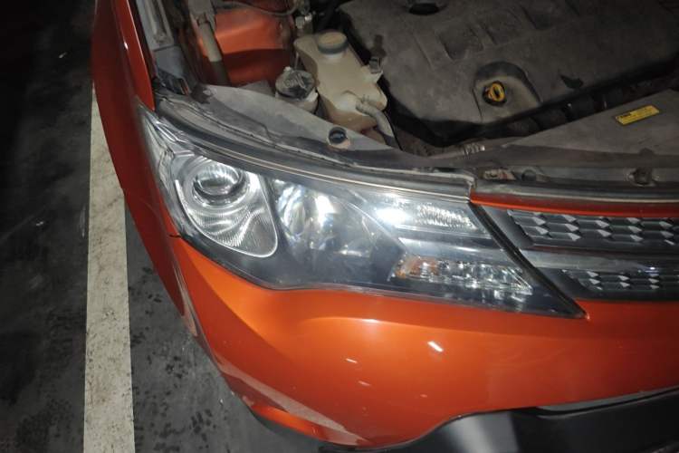 Used Toyota RAV4 2013 2.0L CVT Two-Wheel Drive Urban Edition Right Front Headlight
