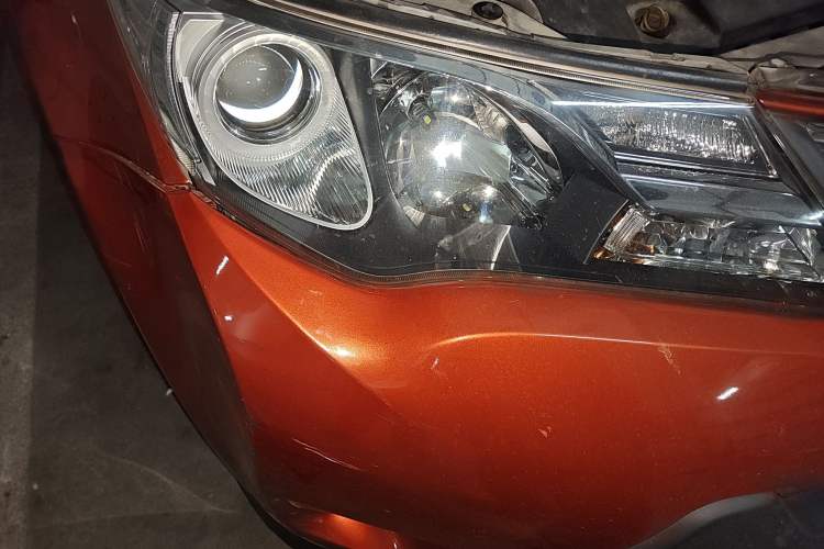 Used Toyota RAV4 2013 2.0L CVT Four-Wheel Drive New Edition Right Front Headlight