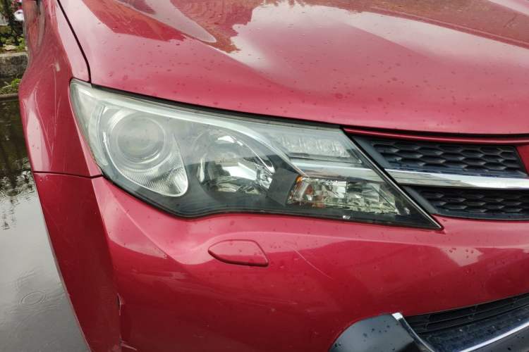 Used Toyota RAV4 2013 2.5L Automatic 4x4 Elite Edition Right Front Headlight