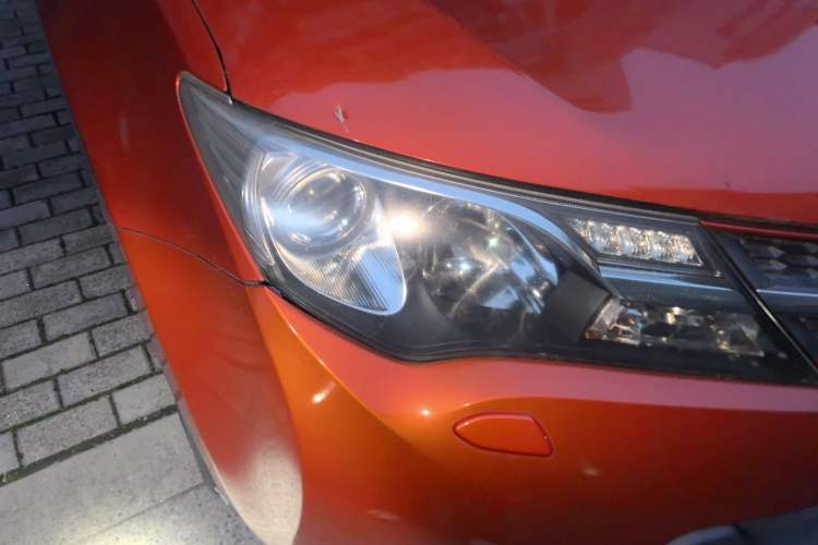 Used Toyota RAV4 2013 2.5L Automatic 4x4 Luxury Edition Right Front Headlight