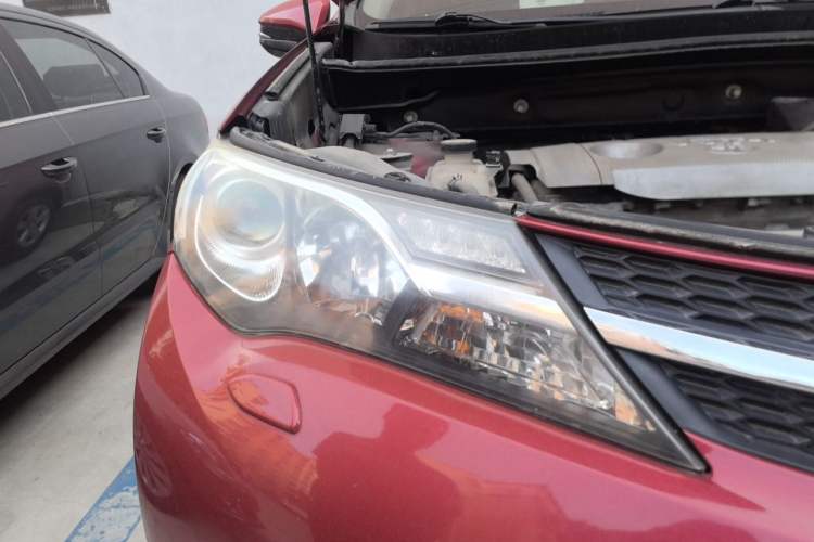 Used Toyota RAV4 2013 2.5L Automatic 4x4 Elite Edition Right Front Headlight
