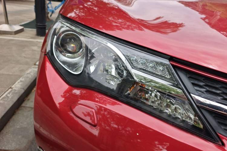 Used Toyota RAV4 2013 2.5L Automatic 4x4 Prestige Edition Right Front Headlight