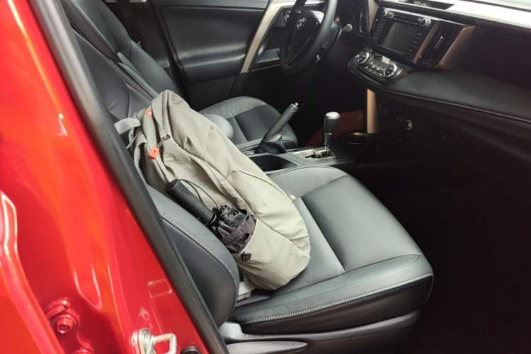 Used Toyota RAV4 2013 2.5L Automatic 4x4 Luxury Edition Right Front Seat