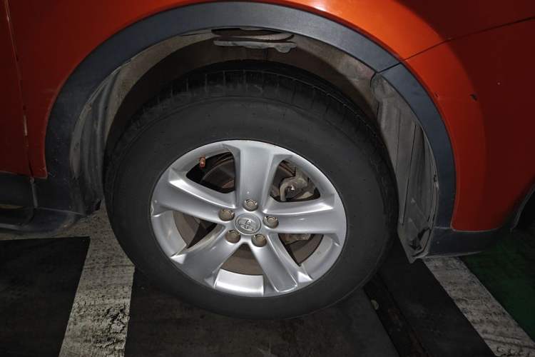 Used Toyota RAV4 2013 2.0L CVT Two-Wheel Drive Urban Edition Right Front Wheel Hub