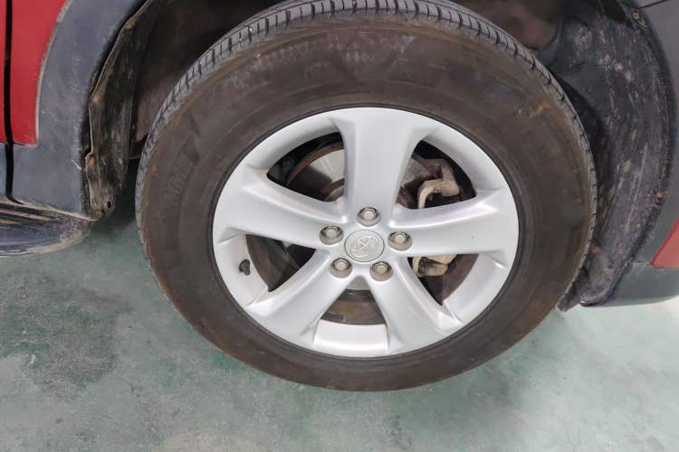 Used Toyota RAV4 2013 2.5L Automatic 4x4 Elite Edition Right Front Wheel Hub