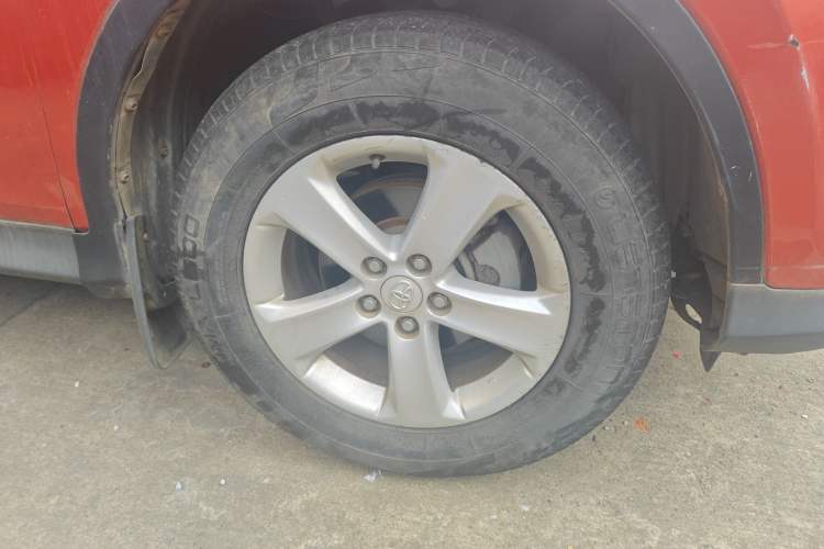 Used Toyota RAV4 2013 2.0L CVT Two-Wheel Drive Urban Edition Right Front Wheel Hub