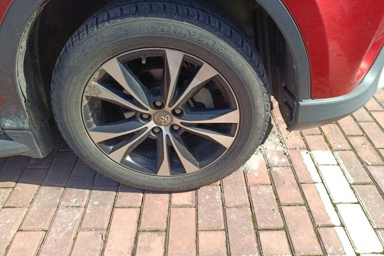 Used Toyota RAV4 2013 2.5L Automatic 4x4 Prestige Edition Right Front Wheel Hub