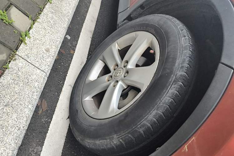 Used Toyota RAV4 2013 2.0L CVT Four-Wheel Drive Fashion Edition Right Front Wheel Hub