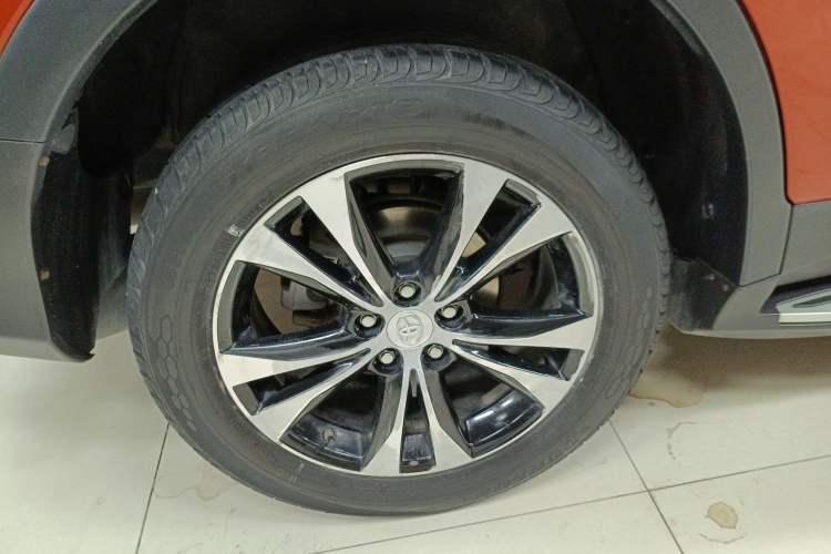 Used Toyota RAV4 2013 2.5L Automatic 4x4 Prestige Edition Right Rear Wheel Hub