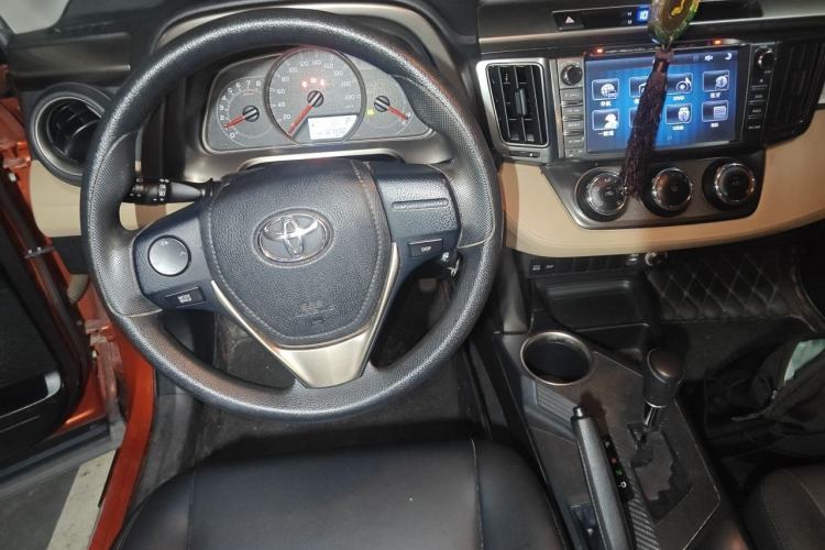Used Toyota RAV4 2013 2.0L CVT Two-Wheel Drive Urban Edition Steering Wheel
