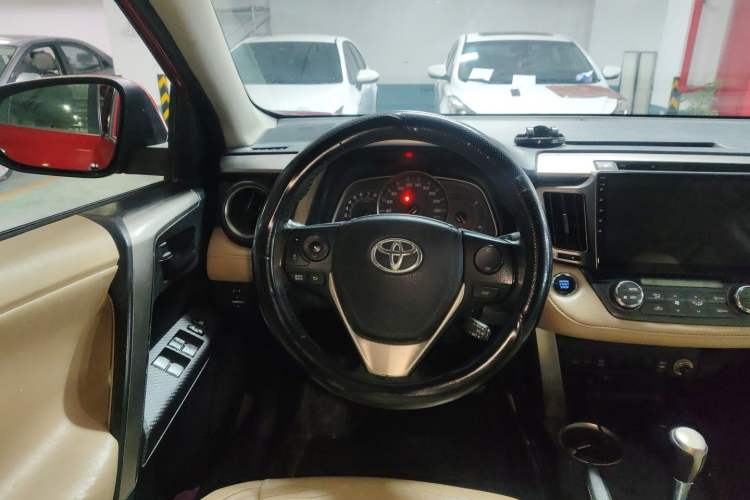 Used Toyota RAV4 2013 2.5L Automatic 4x4 Elite Edition Steering Wheel