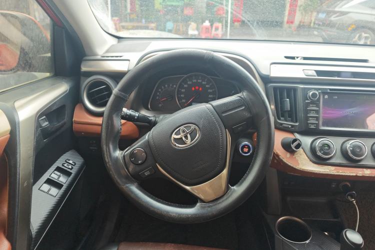 Used Toyota RAV4 2013 2.0L CVT Two-Wheel Drive Urban Edition Steering Wheel