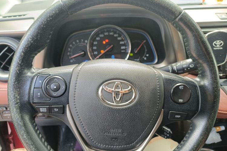 Used Toyota RAV4 2013 2.5L Automatic 4x4 Prestige Edition Steering Wheel