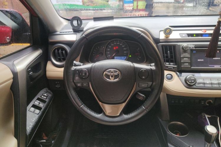 Used Toyota RAV4 2013 2.5L Automatic 4x4 Elite Edition Steering Wheel