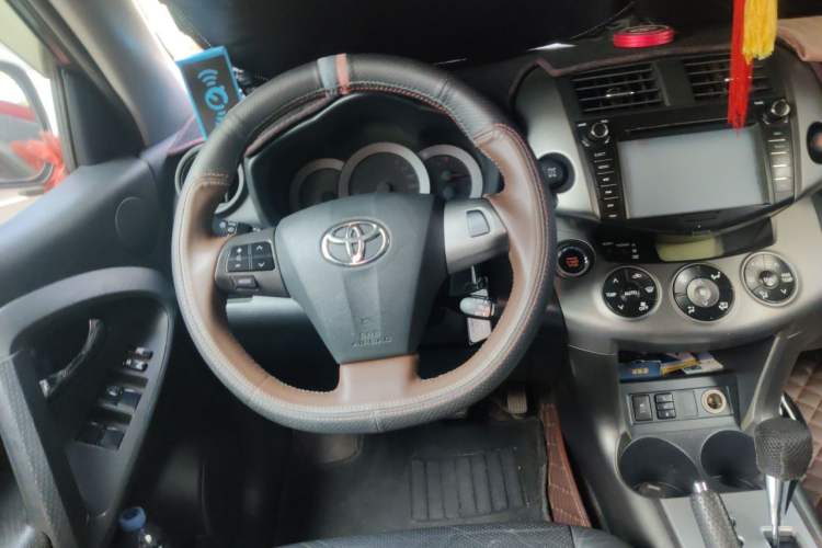 Used Toyota RAV4 2013 Special Edition 2.4L Automatic 4x4 Prestige Steering Wheel