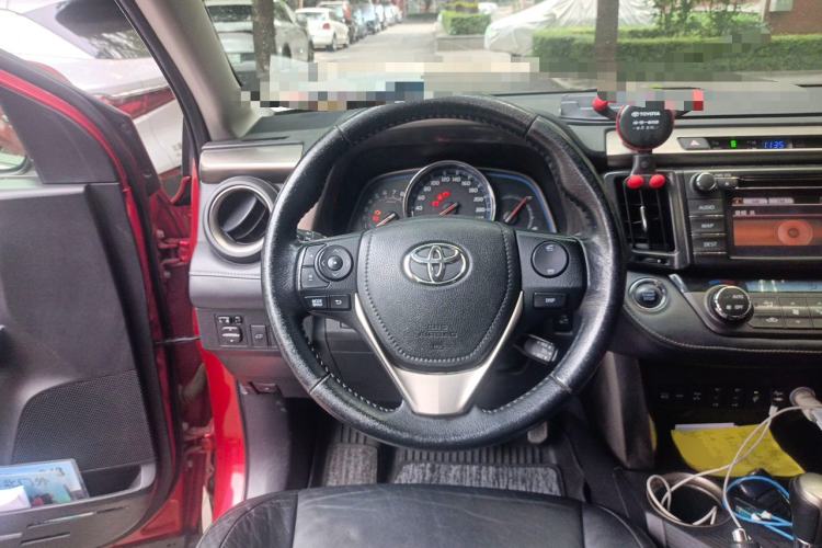 Used Toyota RAV4 2013 2.5L Automatic 4x4 Prestige Edition Steering Wheel