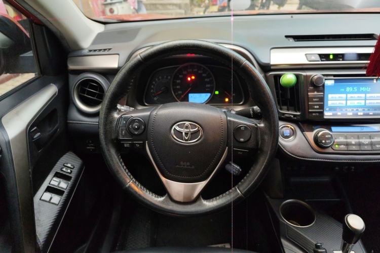 Used Toyota RAV4 2013 2.5L Automatic 4x4 Elite Edition Steering Wheel