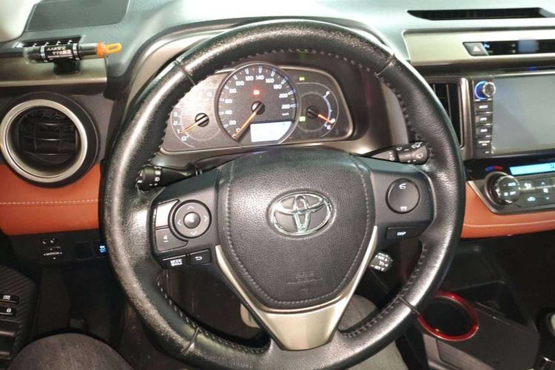 Used Toyota RAV4 2013 2.5L Automatic 4x4 Elite Edition Steering Wheel