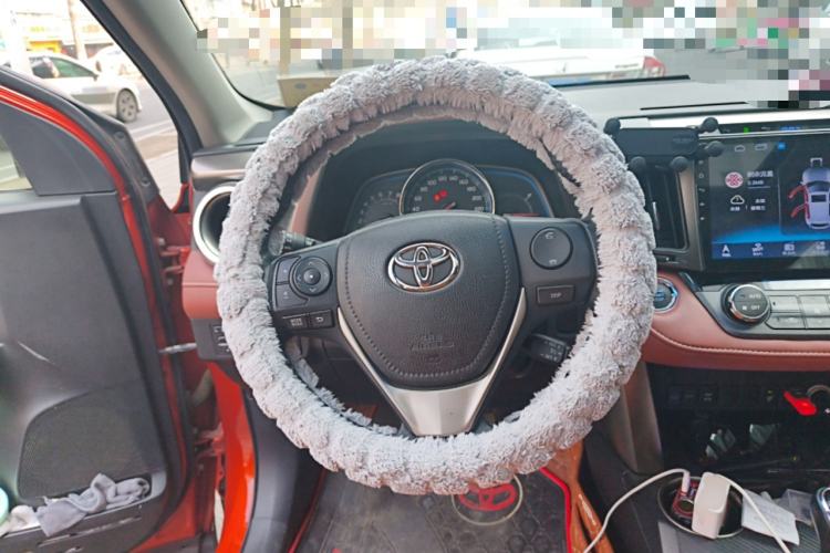 Used Toyota RAV4 2013 2.5L Automatic 4x4 Luxury Edition Steering Wheel
