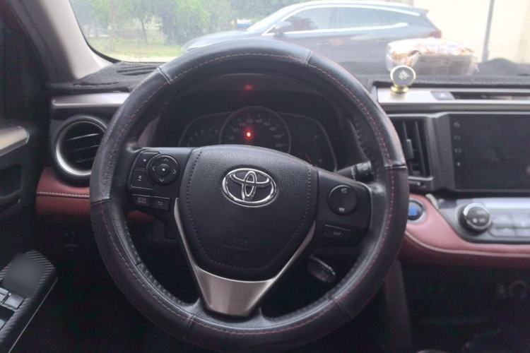 Used Toyota RAV4 2013 2.5L Automatic 4x4 Elite Edition Steering Wheel