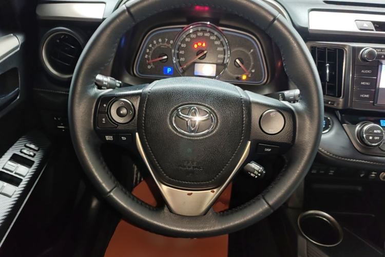 Used Toyota RAV4 2013 2.5L Automatic 4x4 Luxury Edition Steering Wheel