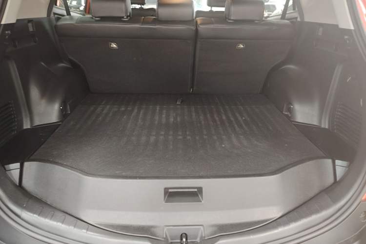 Used Toyota RAV4 2013 2.0L CVT Four-Wheel Drive New Edition Trunk