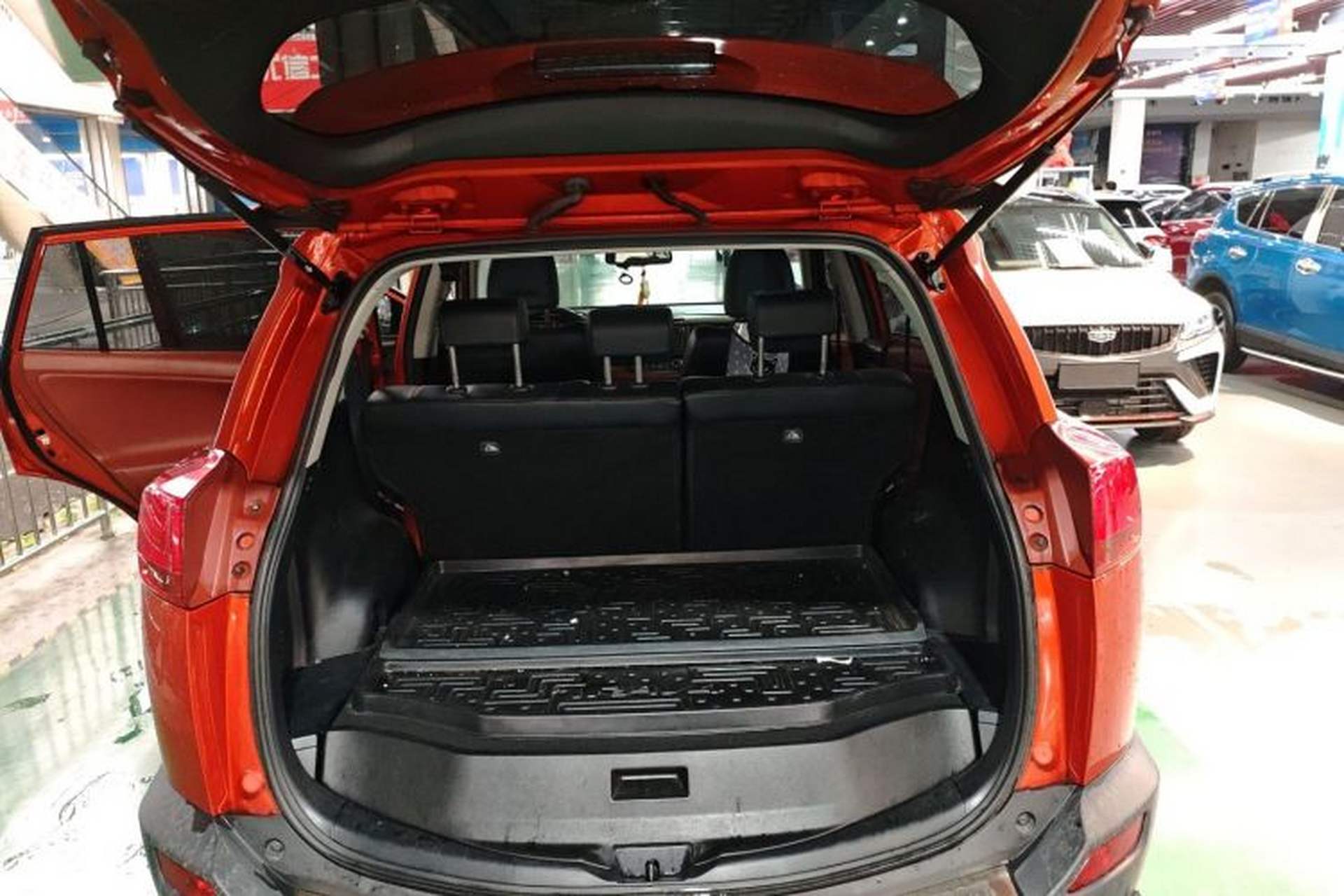 Used Toyota RAV4 2013 2.5L Automatic 4x4 Elite Edition Trunk