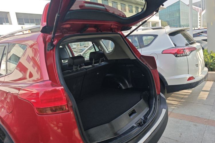 Used Toyota RAV4 2013 2.5L Automatic 4x4 Elite Edition Trunk