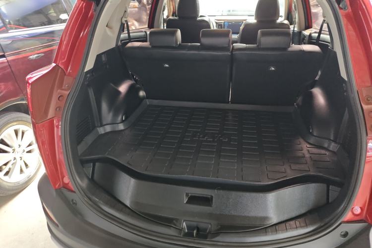 Used Toyota RAV4 2013 2.0L CVT Four-Wheel Drive New Edition Trunk