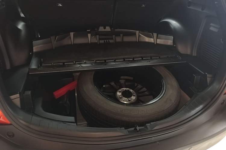 Used Toyota RAV4 2013 2.5L Automatic 4x4 Luxury Edition Trunk
