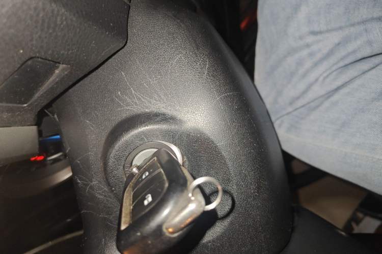 Used Toyota RAV4 2013 2.0L CVT Two-Wheel Drive Urban Edition Vehicle Key
