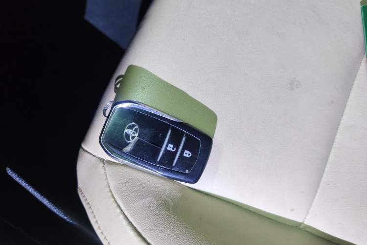 Used Toyota RAV4 2013 2.5L Automatic 4x4 Elite Edition Vehicle Key