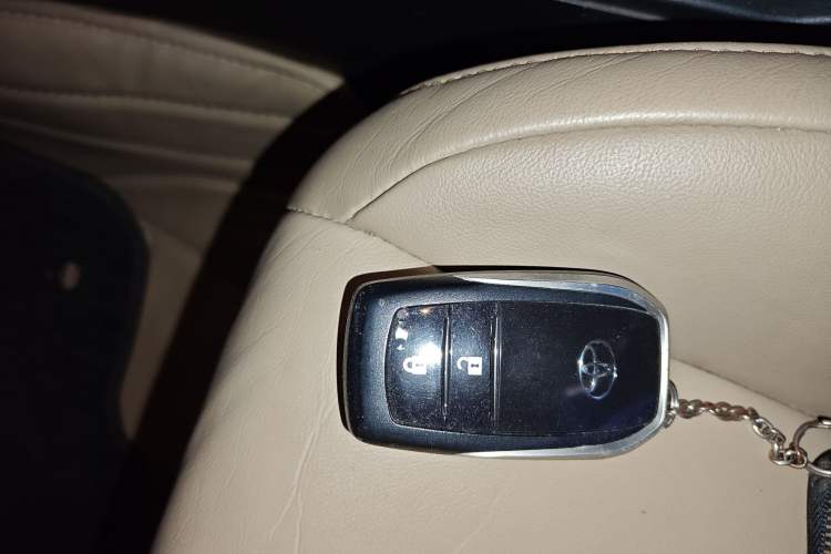 Used Toyota RAV4 2013 2.0L CVT Four-Wheel Drive New Edition Vehicle Key
