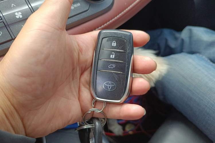 Used Toyota RAV4 2013 2.5L Automatic 4x4 Prestige Edition Vehicle Key