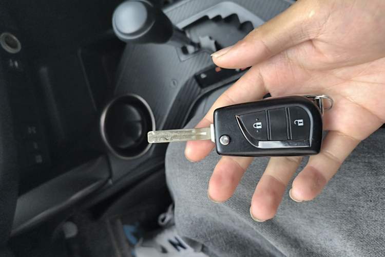 Used Toyota RAV4 2013 2.0L CVT Four-Wheel Drive Fashion Edition Vehicle Key