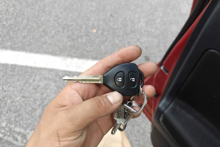 Used Toyota RAV4 2013 Special Edition 2.0L Automatic Classic Vehicle Key