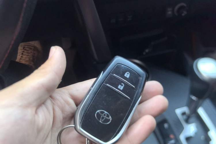 Used Toyota RAV4 2013 2.5L Automatic 4x4 Elite Edition Vehicle Key