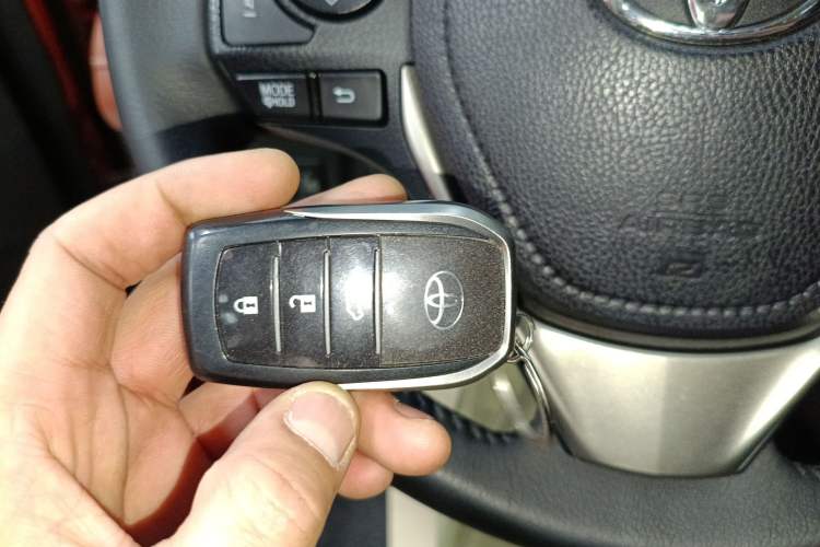 Used Toyota RAV4 2013 2.5L Automatic 4x4 Prestige Edition Vehicle Key