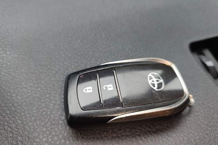 Used Toyota RAV4 2013 2.5L Automatic 4x4 Luxury Edition Vehicle Key