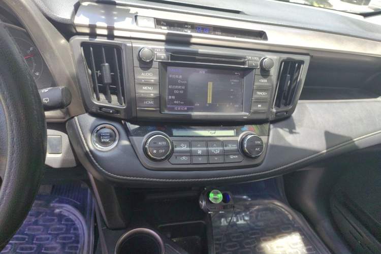 Used Toyota RAV4 2013 2.5L Automatic 4x4 Elite Edition Audio And AC Panel