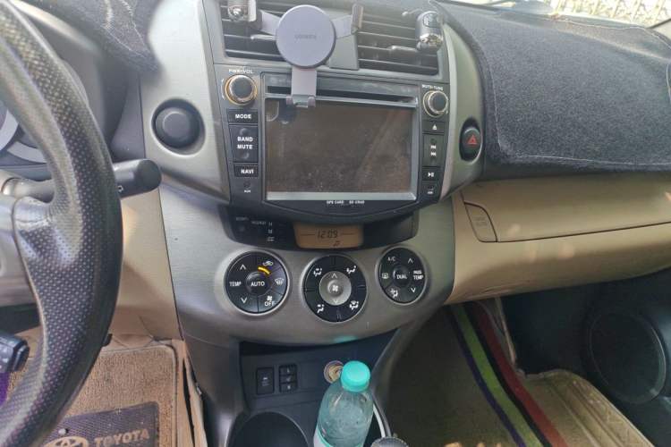 Used Toyota RAV4 2013 Special Edition 2.0L Automatic Elite Audio And AC Panel