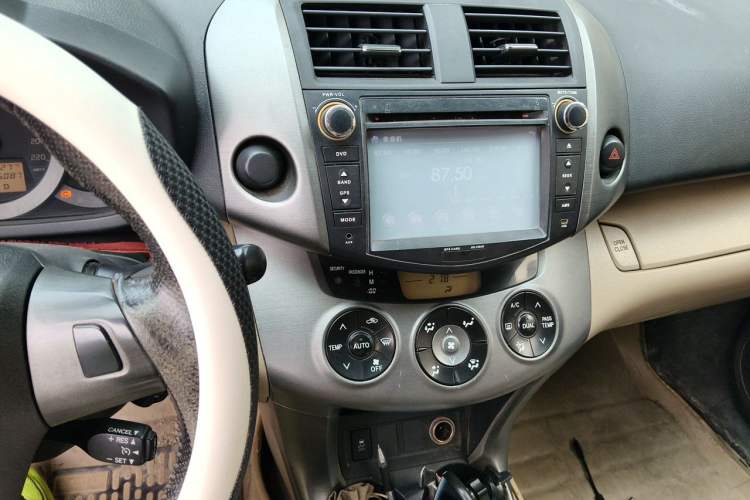 Used Toyota RAV4 2013 Special Edition 2.0L Automatic Elite Audio And AC Panel