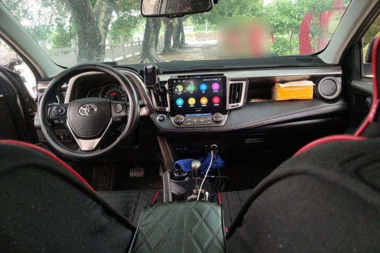 Used Toyota RAV4 2013 2.5L Automatic 4x4 Elite Edition Center Console