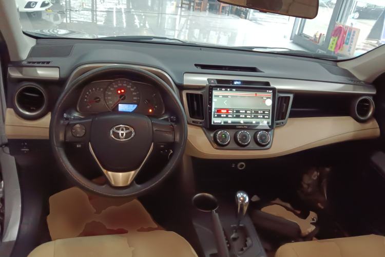 Used Toyota RAV4 2013 2.0L CVT Two-Wheel Drive Urban Edition Center Console