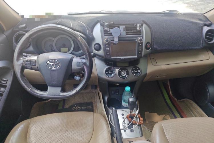 Used Toyota RAV4 2013 Special Edition 2.0L Automatic Elite Center Console