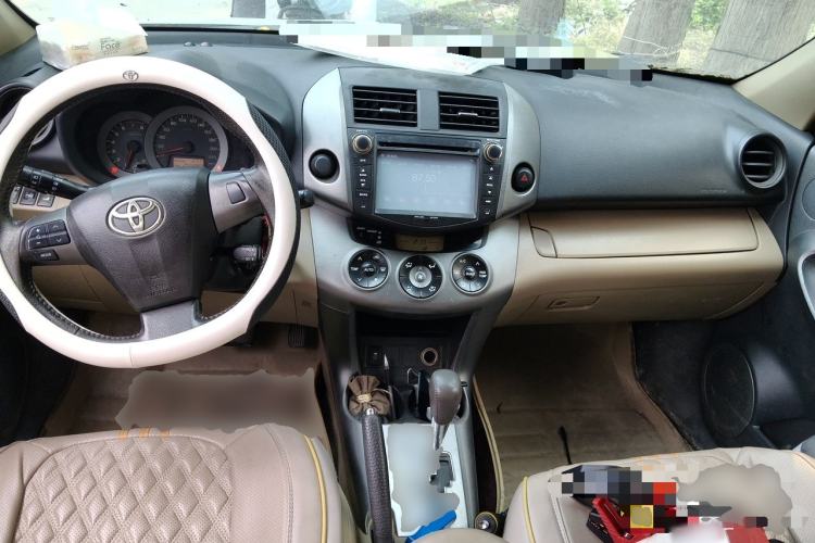 Used Toyota RAV4 2013 Special Edition 2.0L Automatic Elite Center Console